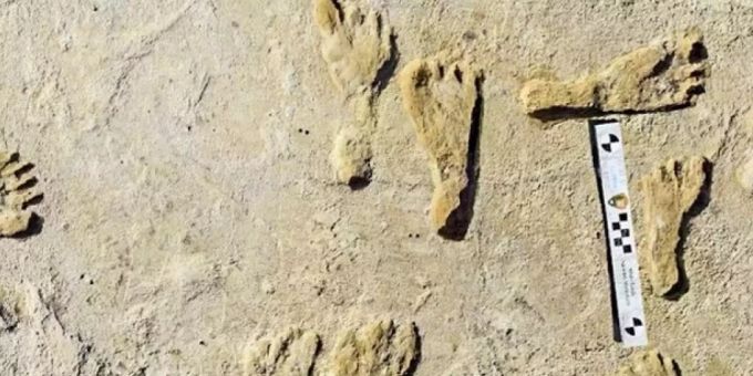 Am ausgetrockneten Otero-See im White-Sands-Nationalpark im Süden New Mexicos sind die ältesten Fussspuren des Kontinents entdeckt worden: Nordamerika war demnach schon vor 23'000 Jahren von Menschen besiedelt , 10'000 Jahre früher als bisher angenommen (Pressebild). eiszeit