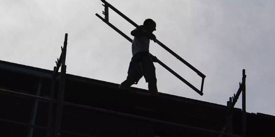 VIm Baugewerbe führen vor allem Abstürze aus grosser Höhe zu tödlichen Arbeitsunfällen.