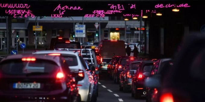 Greenpeace fordert mehr Massnahmen gegen CO2-Ausstoss im Verkehr. Greenpeace CO2-Ausstoss