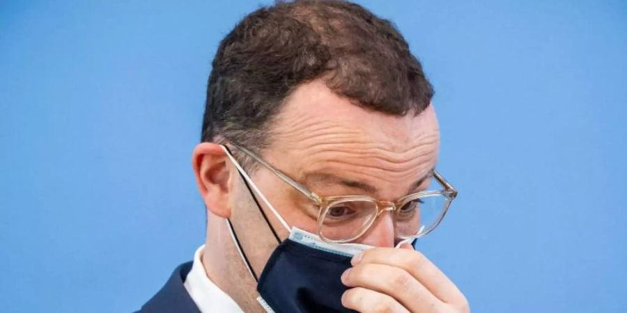 Gesundheitsminister Jens Spahn nach einer Pressekonferenz zur Corona-Lage. Foto: Michael Kappeler/dpa