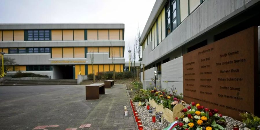 Gedenktafel für die Opfer des Germanwings-Absturzes 2015
