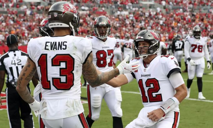 Überragend in der NFL: Tom Brady (r.) jubelt nach einem Touchdown mit Mike Evans. NFL