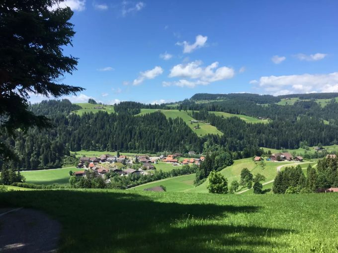 Familienwanderung mit genussvollem Ausklang von Eggiwil über Blapbach nach Trubschachen. asd