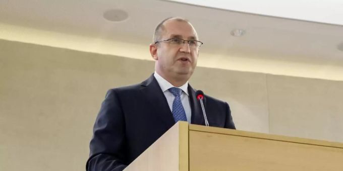 «Die Volksversammlung hat es nicht geschafft, unter Krisenbedingungen eine reguläre Regierung zu bilden»: Präsident Rumen Radew. Foto: Magali Girardin/Keystone/AP/dpa/Archiv «Die Volksversammlung hat es nicht geschafft, unter Krisenbedingungen eine reguläre Regierung zu bilden»: Präsident Rumen Radew. Foto: Magali Girardin/Keystone/AP/dpa/Archiv