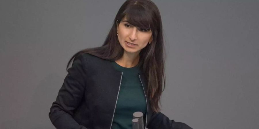 Bela Bach beklagt in einem Interview Belästigung und sexuelle Übergriffe im Parlament. Foto: Jörg Carstensen/dpa