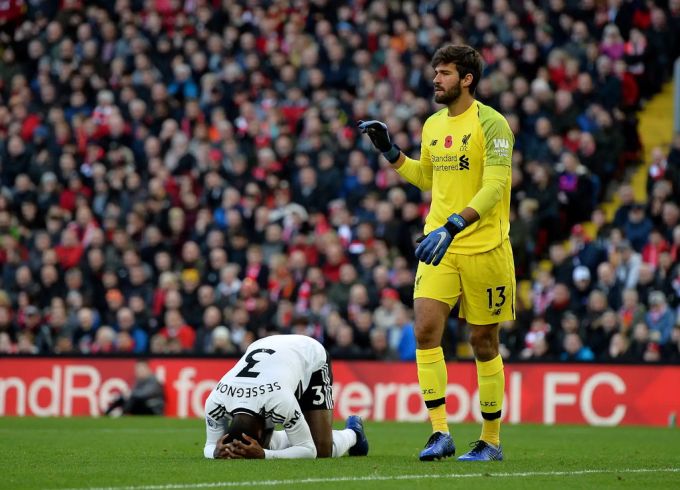 Auch Alisson Becker muss in Liverpool bleiben. fussball