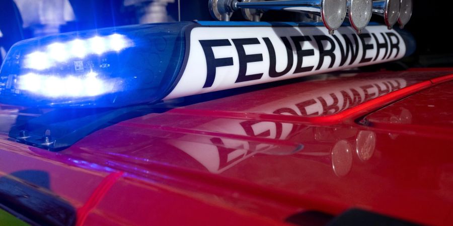 Weil sich eine Feuerwache in der Nähe des Büros befinde, habe die Feuerwehr den Brand nach wenigen Minuten löschen können.