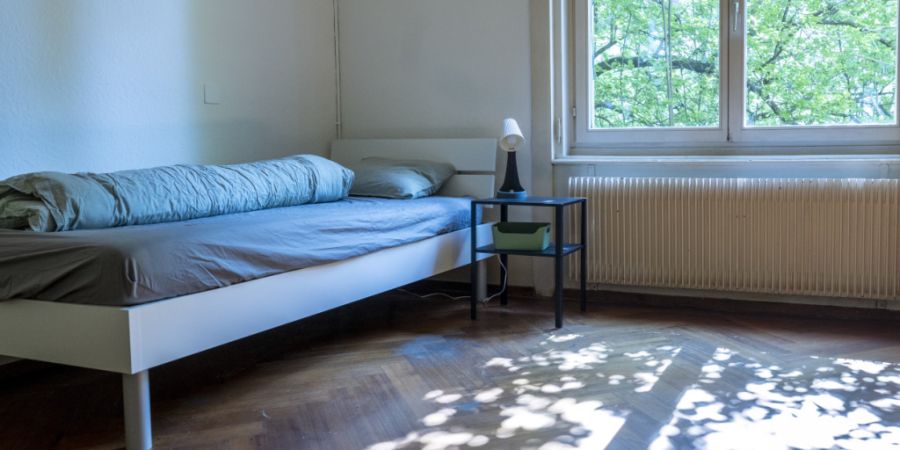 Sicht in ein Zimmer der im Juni eröffneten Finta-Notschlafstelle in Bern. (Archivbild)