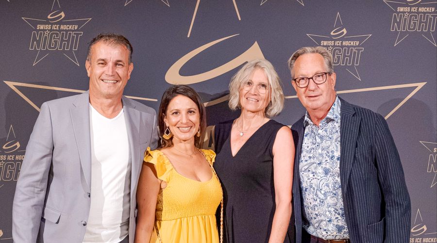 Beat Lerch, CEO Interhockey AG, mit seiner Partnerin Debora Conte und Roland Gerber, VRP Interhockey AG mit seiner Ehefrau Gabi.