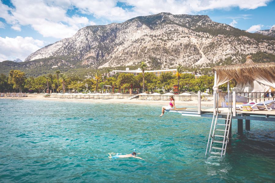 Geniesse ein Bad inmitten der beeindruckenden Kulisse des Taurusgebirges.