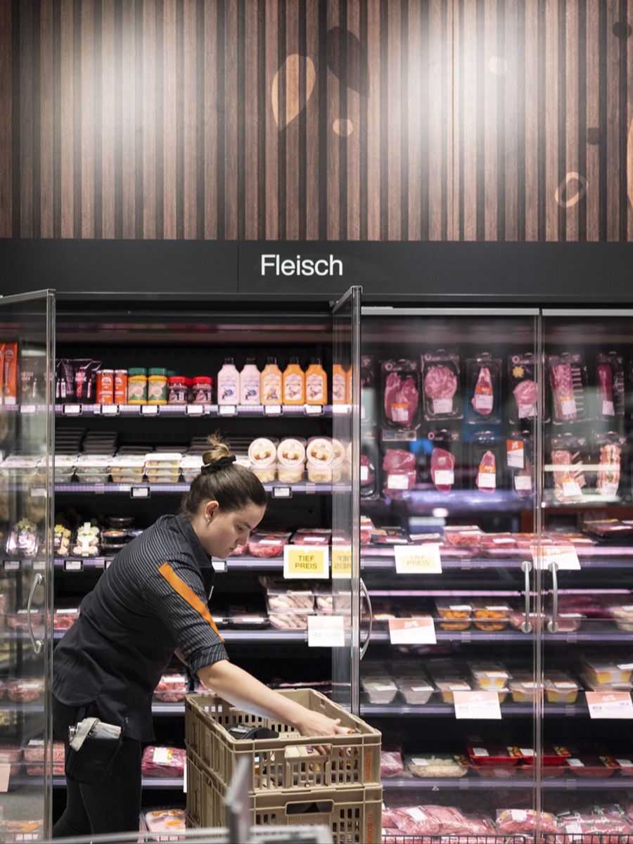 «Der Angebotsumfang an der Theke ist jedoch immer noch derselbe und auch das Selbstbedienungsangebot ist unverändert», heisst es bei der Migros.