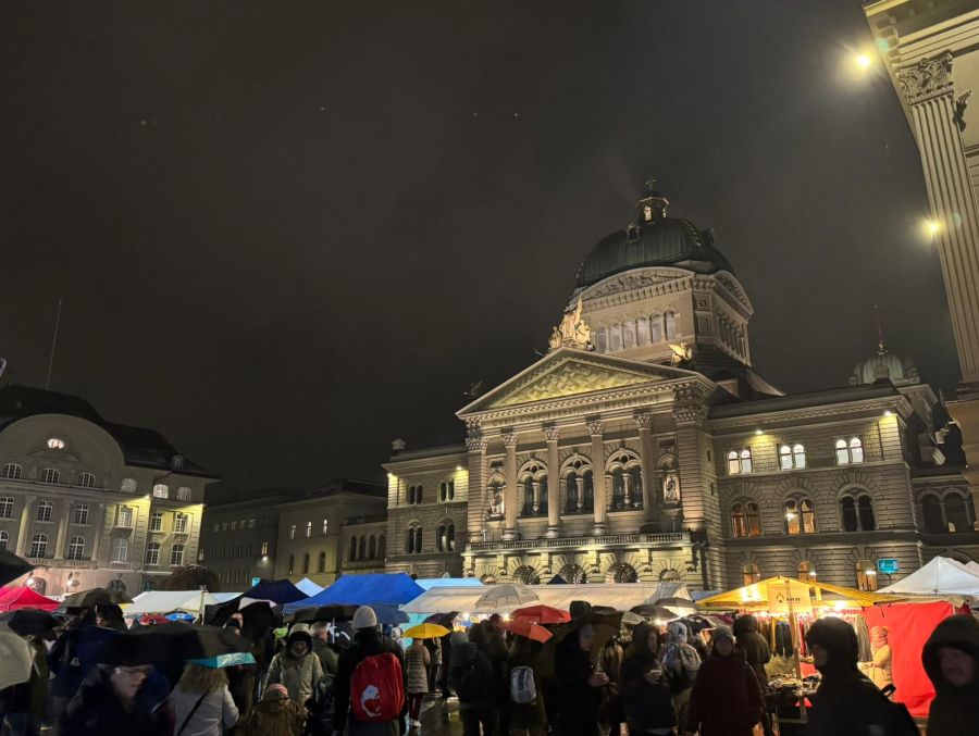 Der Zibelemärit begeistert Bern.
