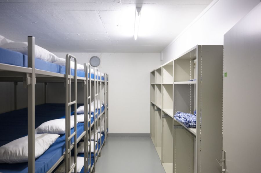 In der Schweiz hat hingegen theoretisch jede Person einen Schutzplatz.