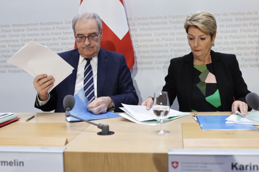 Wirtschaftsminister Guy Parmelin und Bundespräsidentin Karin Keller-Sutter haben nun alle Hände voll zu tun.
