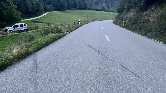 Das Auto überschlug sich beim Unfall. Unfall