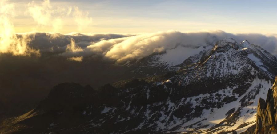 So präsentierte sich das Wetter heute Morgen bei der Bergstation Gemsstock, Andermatt. (21.10.24, 8:45 Uhr)