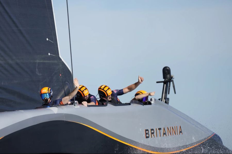 Team Britannia gratulierte den Siegern beim America's Cup.