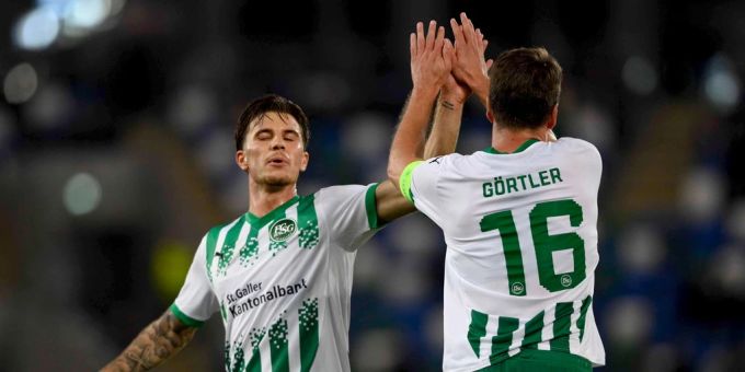 Hugo Vandermersch (l) und Lukas Görtler sorgen für die beiden Tore des FC St.Gallen. FC St.Gallen