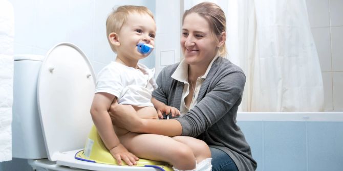 Mama und Kind beim Töpfchentraining