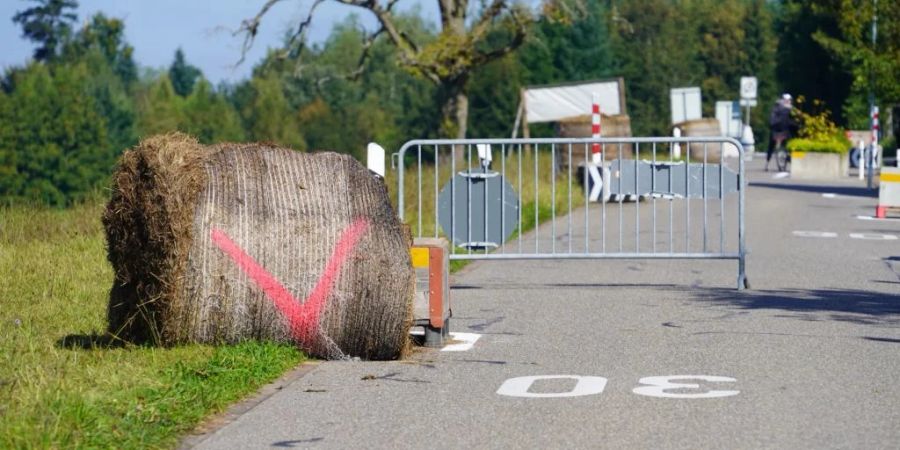 Heuballen auf der Langweidstrasse.