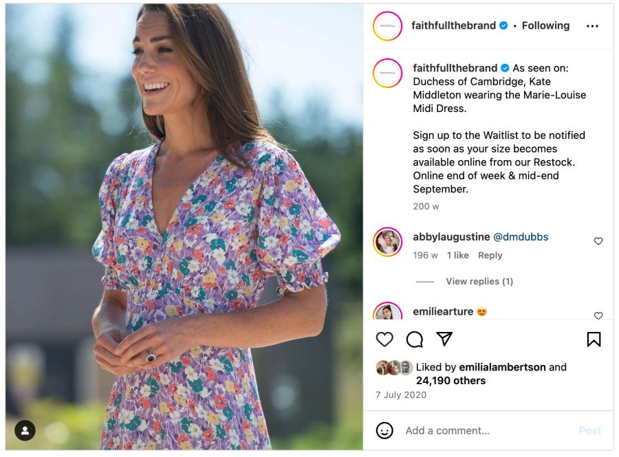 Kate Middleton in einem lila Blümchenkleid.