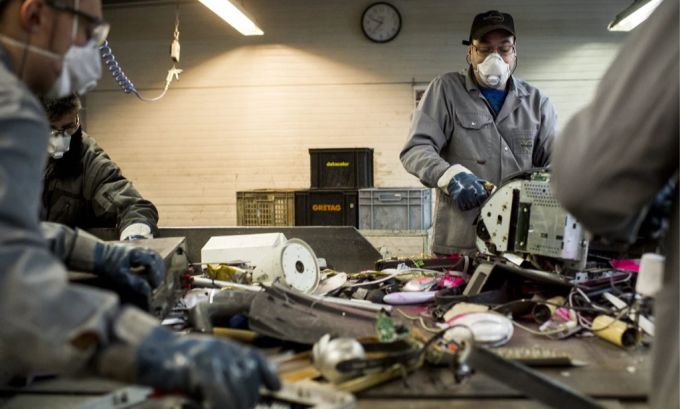 Durch Recycling können wertvolle Materialien für die Wiederverwendung zurückgewonnen werden. Rohstoffe