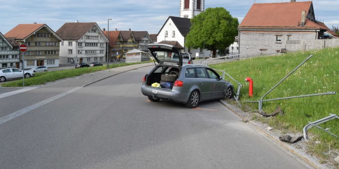 Besoffen? - 22-Jähriger baut Selbstunfall in Hundwil AR