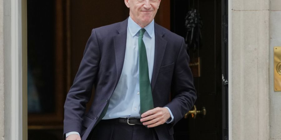 ARCHIV - Der neue britische Verteidigungsminister Dan Jarvis. Foto: Kin Cheung/AP/dpa/Archivbild