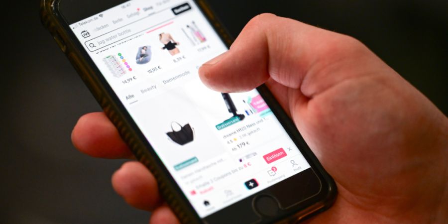 Influencer und soziale Medien haben einen erheblichen Einfluss auf das Online-Shopping-Verhalten von Kindern und Jugendlichen. (Symbolbild)