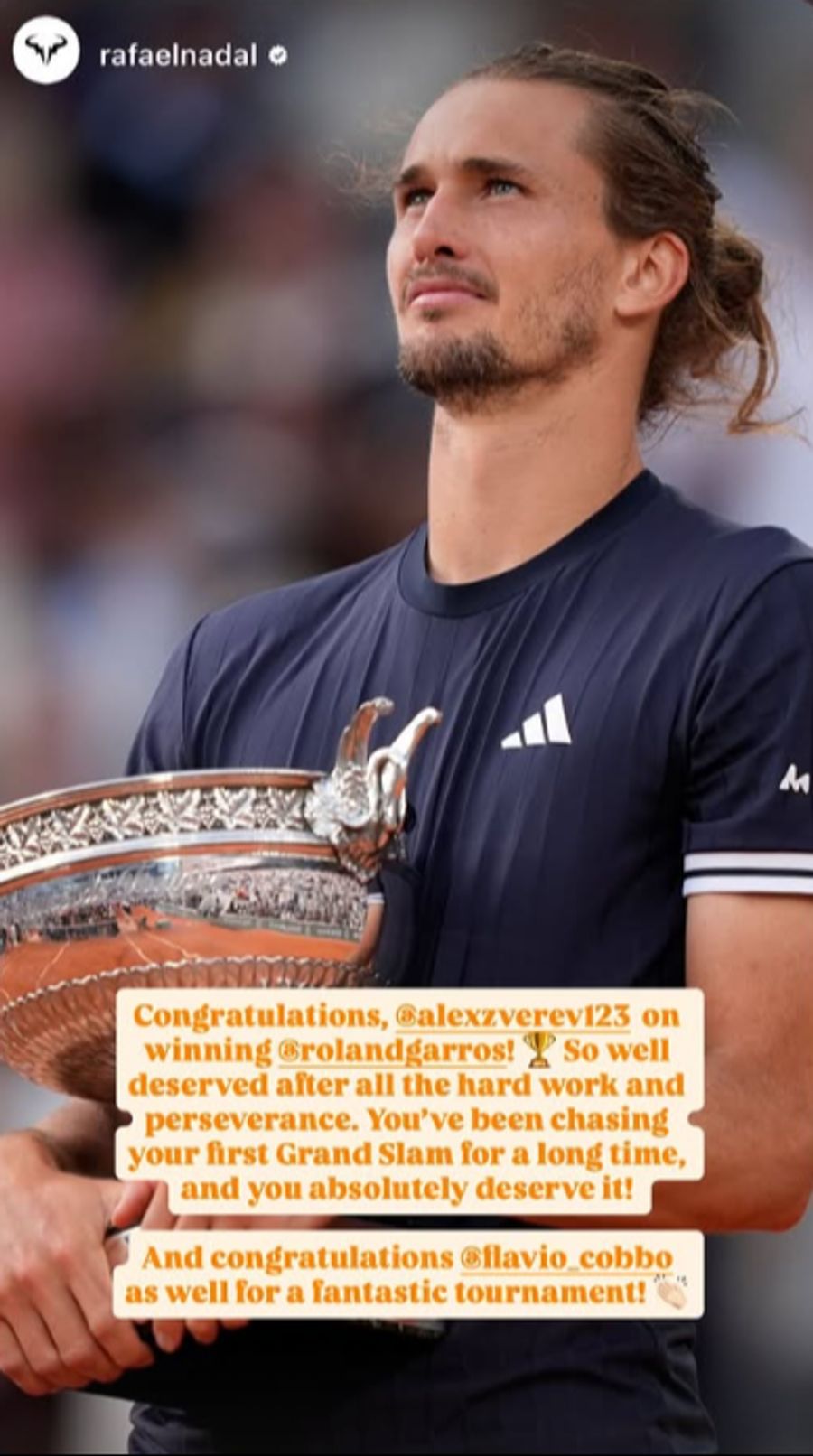 Der 14-fache Sieger Rafal Nadal gratuliert dem neuen French-Open-Champion.