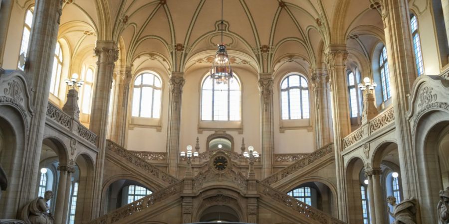 ARCHIV - Die Kuppel über der Eingangshalle des Kriminalgerichts in Berlin-Moabit. Foto: Soeren Stache/dpa