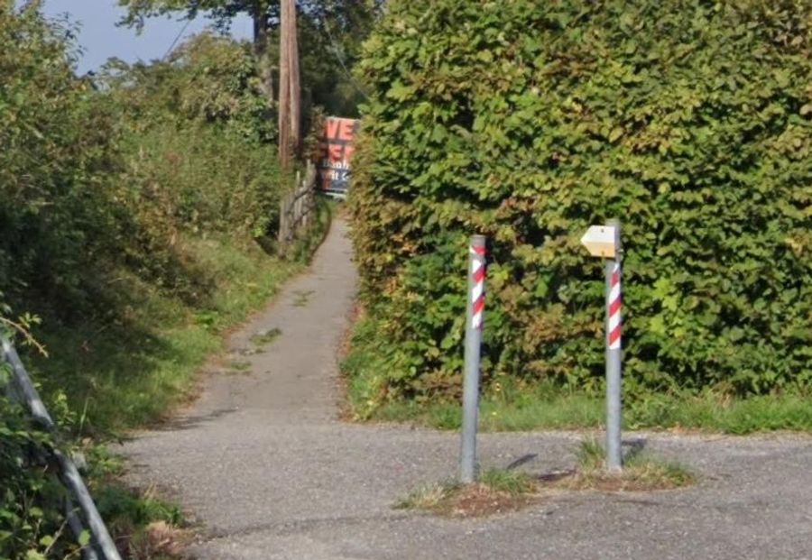 Dieser Wanderweg wird durch den Bau der Villa eines Milliardärs unbegehbar.