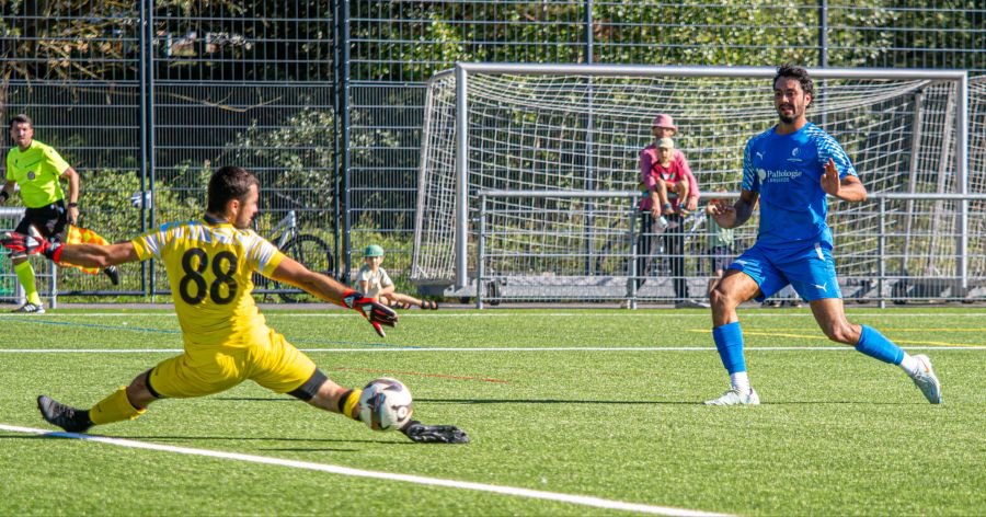 Gautschi (Weissenstein) verlädt Fankhauser (Interlaken) und trifft zum 2:1.