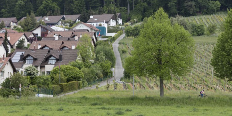 Bauzonen, die eine Auslastung von weniger als 90 Prozent haben, erachtet der Bund als zu gross. (Symbolbild)
