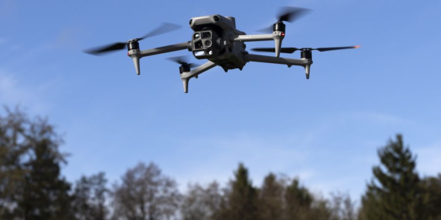 Da im Falle einer Störung des Luftraums oftmals zahlreiche, auch zivile, Akteure involviert sind, benötigt es nach Ansicht des Parlaments klar definierte Zuständigkeitsbereiche. (Arc...