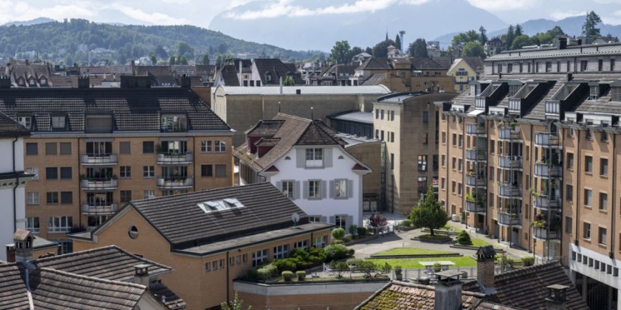 Ob die Stadt Luzern beim Verkauf eines Wohnhauses soll zuschlagen können, bleibt auch nach dem deutlichen Ausgang der Volksabstimmung umstritten. (Archivaufnahme)