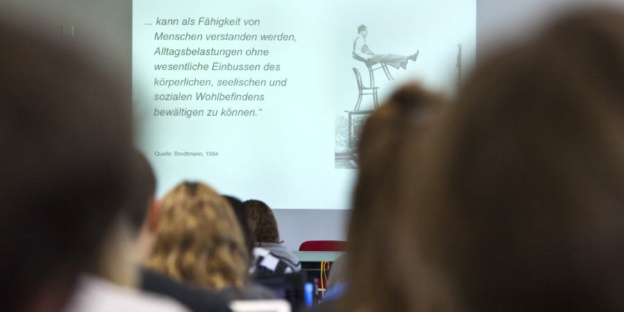 Der Kanton Schaffhausen erhöht die Stipendien. Wer ein Studium oder eine Berufsausbildung absolviert, und dafür Unterstützung benötigt, erhält künftig mehr Geld. (Symbolbild)