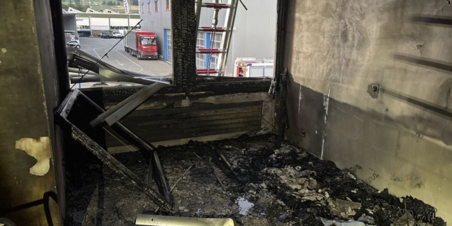 Eine Wohnung in Chur wurde bei einem Brand in der Nacht auf Dienstag komplett zerstört.