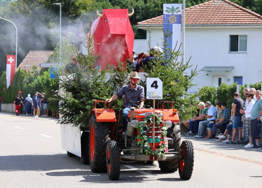 Impressionen vom Festumzug der Gemeinde Gunzgen.