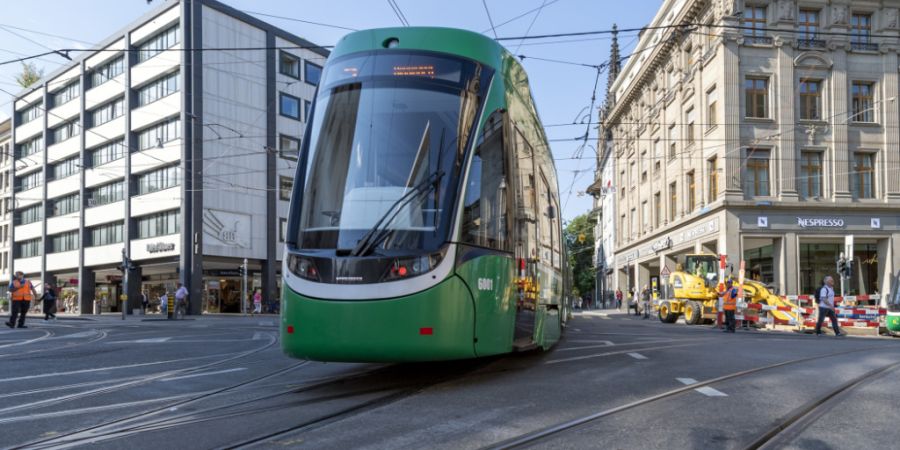 Künftig sollen fünf statt sieben Tramlinien auf der zentralen Innenstadtachse verkehren. (Archivbild)