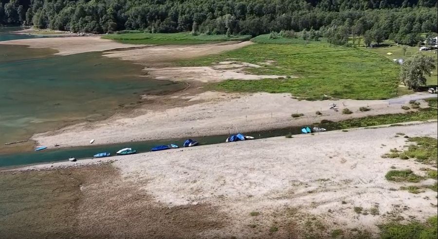 Der Klöntalersee GL wirkt trist.