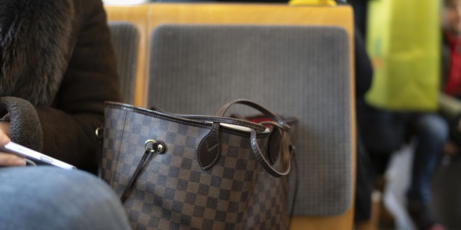 Teuer sind in Zürich im globalen Vergleich insbesondere Handtaschen, Wohneigentum, Velos, Gesundheitsleistungen, Augenlaserkorrekturen und Spa-Angebote. (Archivbild)