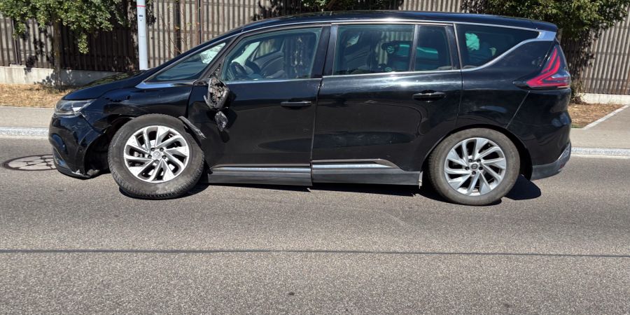 Der VW Caddy kam nach der Kollision auf der Seite liegend zum Stillstand.