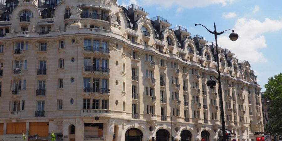 ARCHIV - In dem ikonischen Luxushotel «Lutetia» in Paris soll für die neue Staffel von «The White Lotus» gedreht werden. Foto: Christian Böhmer/dpa (Archivbild)