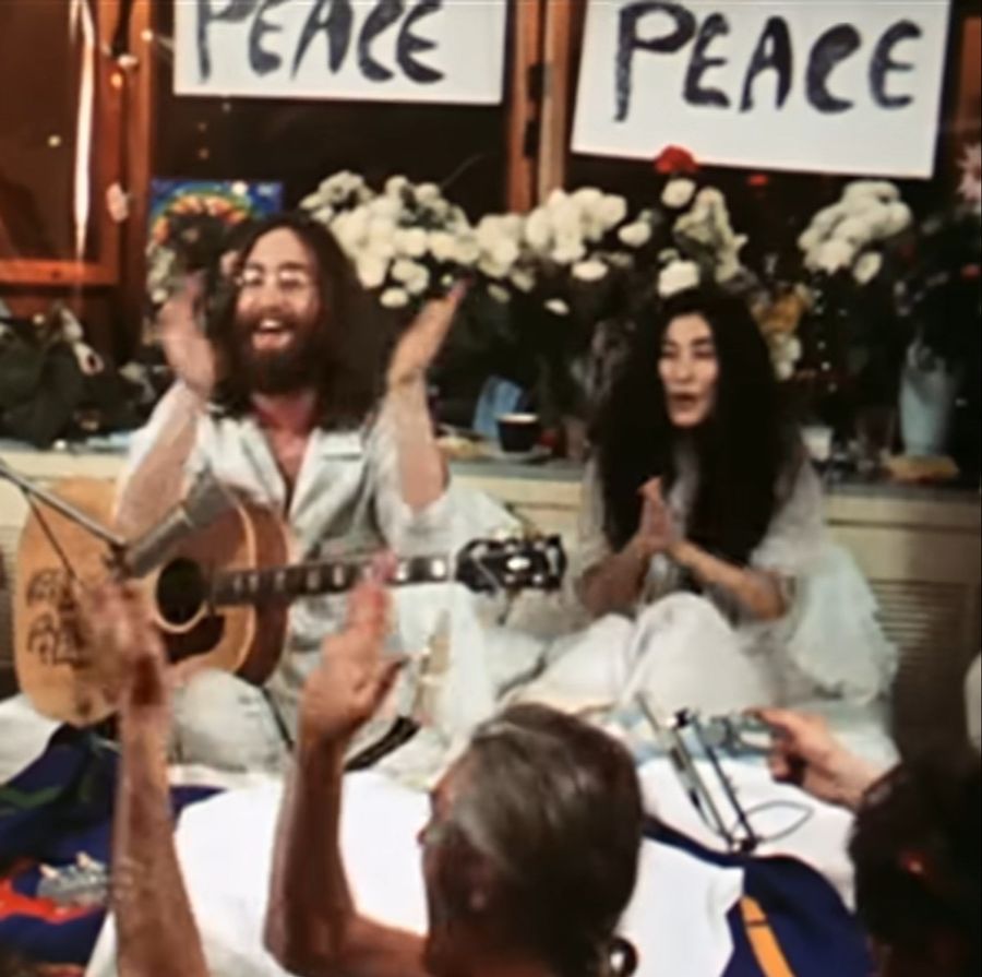 Der Song richtete sich gegen den Vietnamkrieg und wurde in den 70er-Jahren zur Hymne der Friedensbewegung.