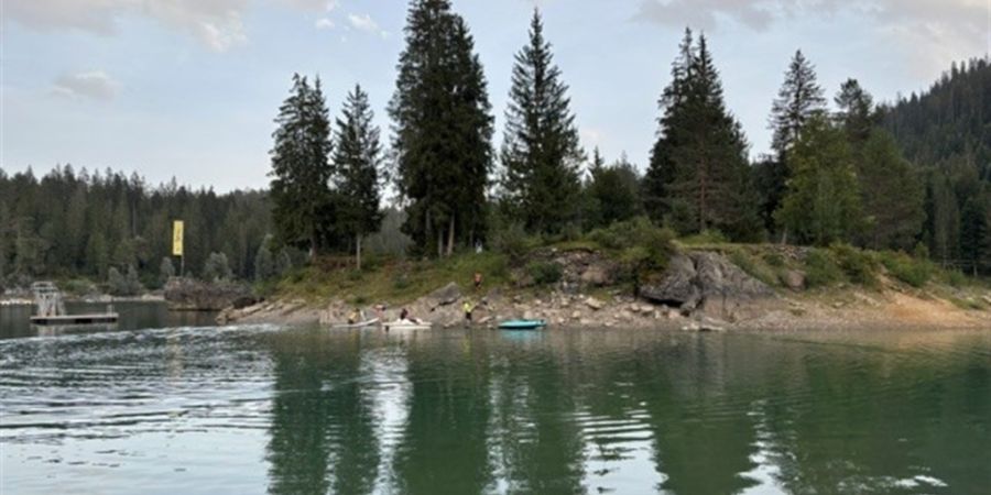 Bei der Insel des beliebten Bündner Caumasees kam es am Donnerstag zu einem tragischen Badeunfall.