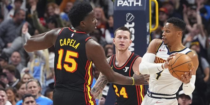 Clint Capela verliert in der NBA mit Atlanta gegen Denver. NBA