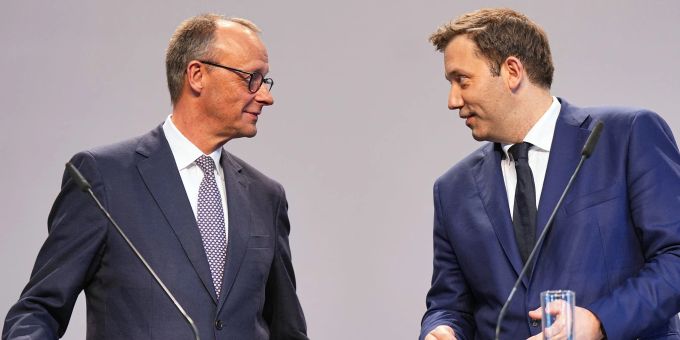 Nach Schlappe im Bundestag: Haben sich Merz (li.) und Klingbeil (re.) verzockt? (Archivbild) bundestag Merz Klingbeil