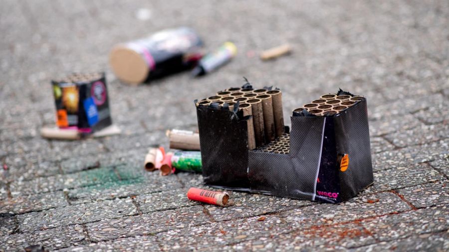 Vier Menschen erlitten in der Silvesternacht bei der Detonation eines Feuerwerkkörpers in Saas-Fee VS Verletzungen. (Symbolbild)