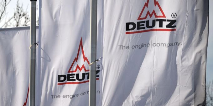 Deutz-Fahnen im Wind – auch diese Firma würde gern mehr Geschäft machen mit der Rüstungsbranche. (Symbolbild) Deutz